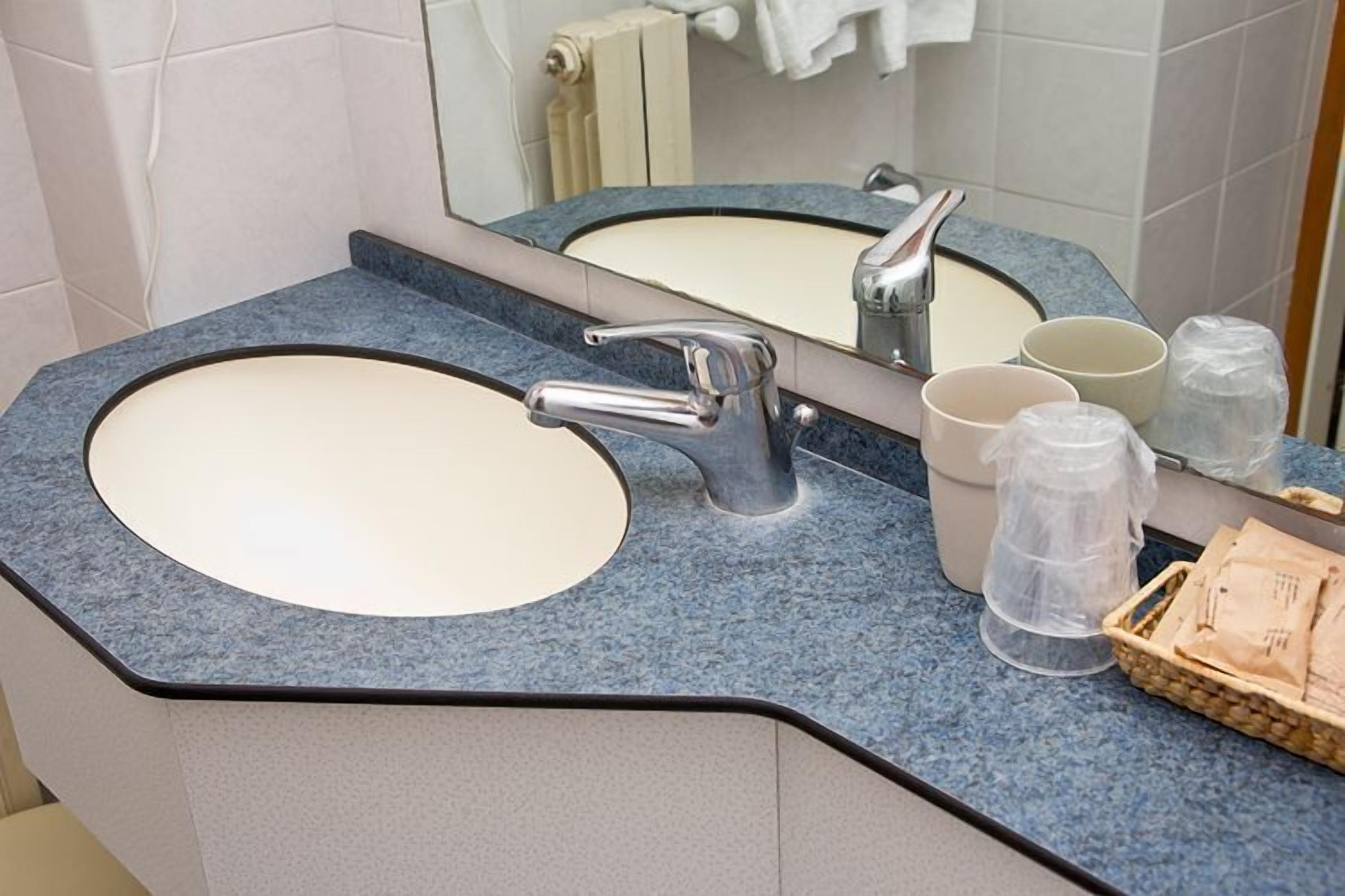 family room | bathroom | combined shower/bathtub, free toiletries, hair dryer, bidet