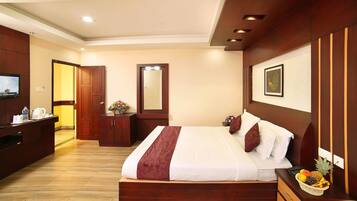 Premium bedding, in-room safe, desk, laptop workspace