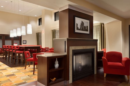 Reception. Hampton Inn & Suites Hartford/East Hartford