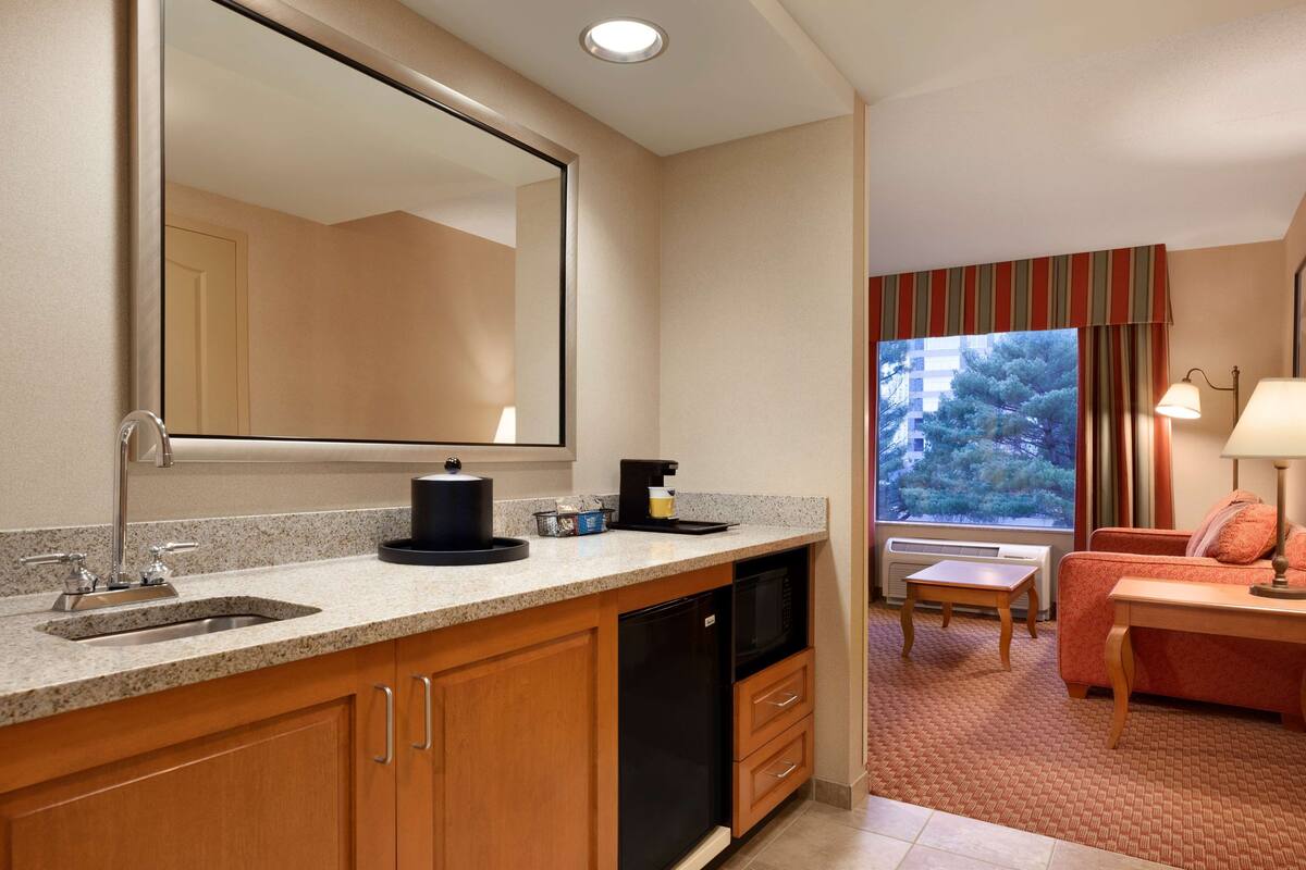 fridge, microwave, coffee/tea maker
