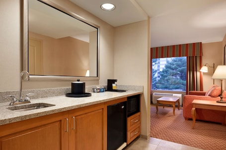 Fridge, microwave, coffee/tea maker. Hampton Inn & Suites Hartford/East Hartford
