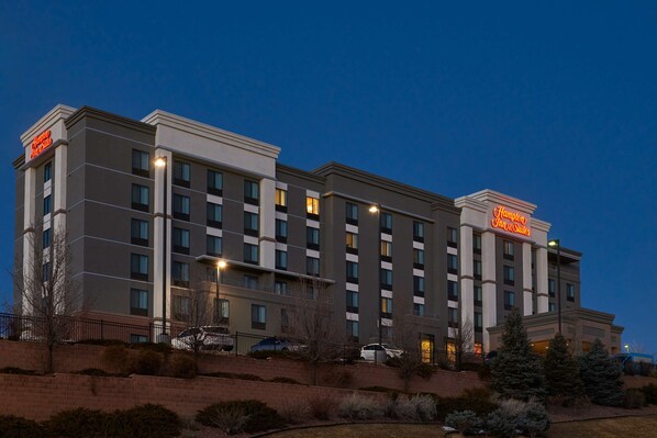 A modern hotel with multiple floors, a prominent sign, and a well-maintained landscape. - Hampton Inn & Suites Denver/Highlands Ranch (Littleton)