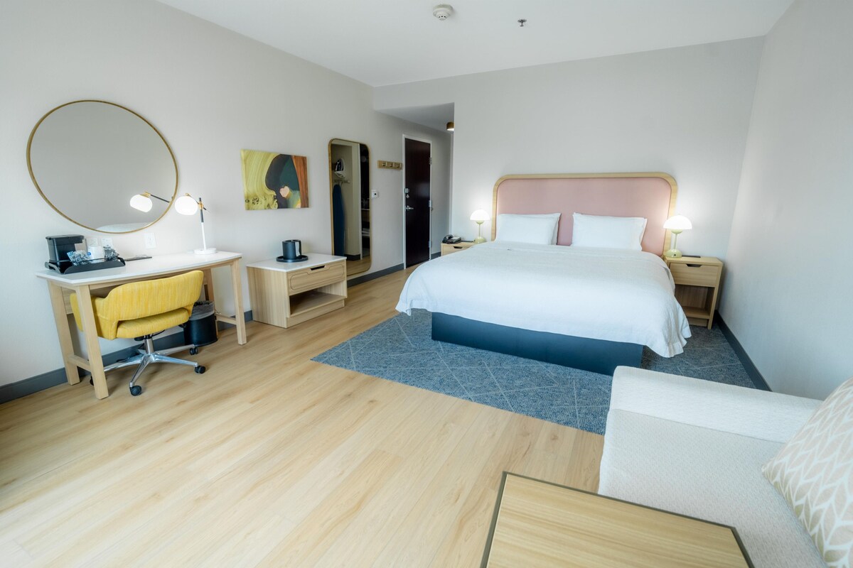 King Junior Suite with 1 Double Sofa Bed | Premium bedding, pillowtop beds, desk, laptop workspace