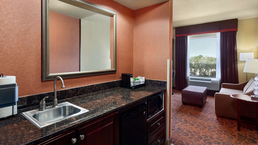 Hampton Inn & Suites Mission