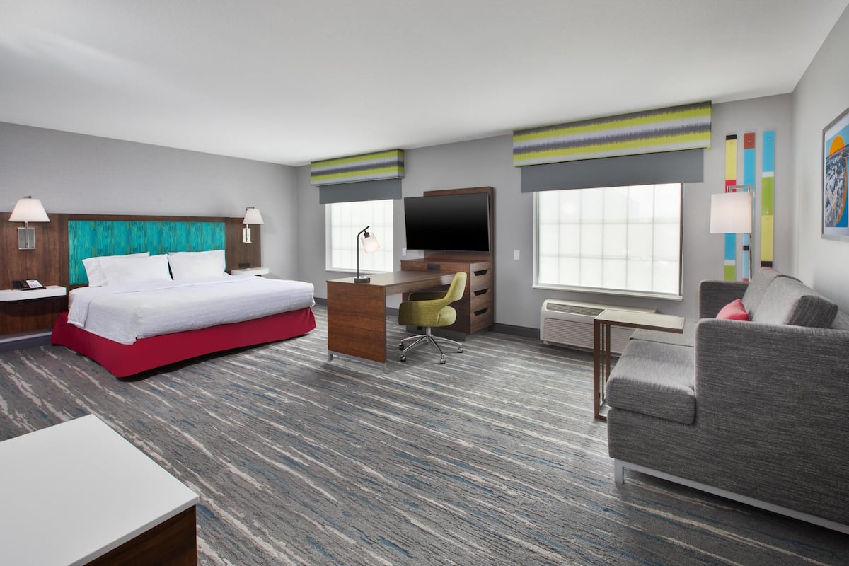 Room, 1 King Bed, Accessible, Non Smoking | Living area | LCD TV