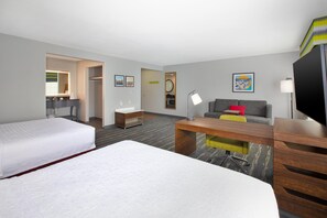 Studiosviitti, 2 keskisuurta parisänkyä | Työpöytä, kannettavalle tietokoneelle sopiva työtila