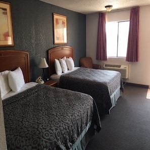 Desk, iron/ironing board, free WiFi, bed sheets - Executive Inn Hebbronville (Hebbronville)