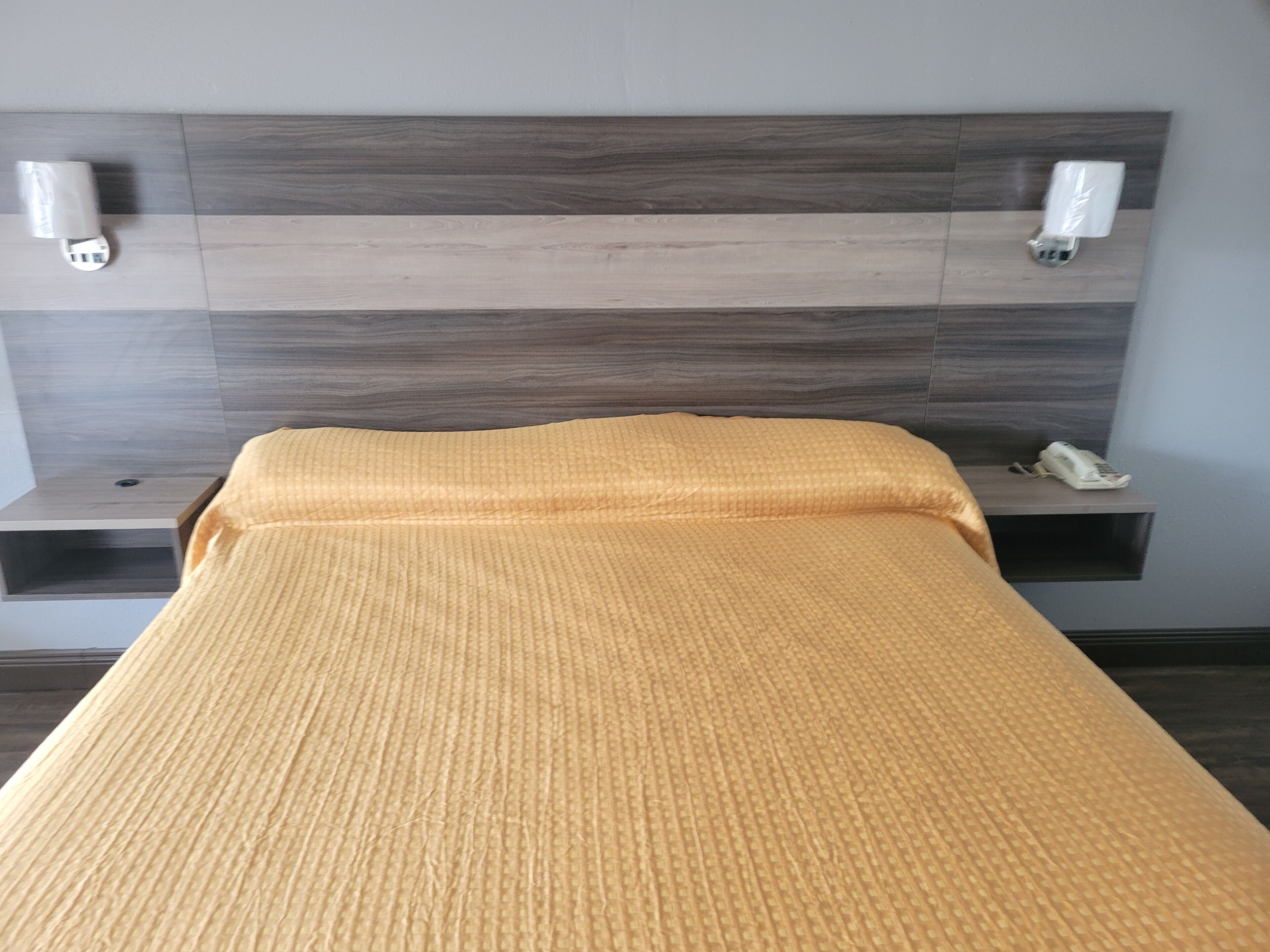 Wifi gratis y ropa de cama 