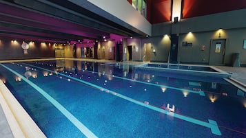 Indoor pool, pool loungers