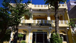 A hotel with a sign reading "HOTEL SANIPARK PALACE".