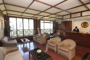 Lobby sitting area - Abad Copper Castle (Devikolam)
