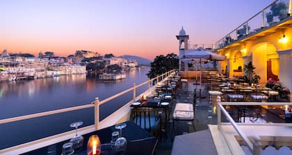Hotel Sarovar on Lake Pichola