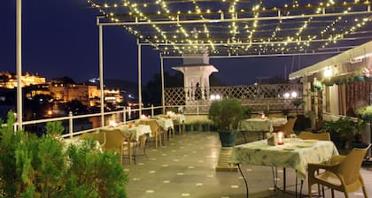 Hotel Sarovar on Lake Pichola