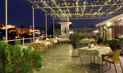 Hotel Sarovar on Lake Pichola