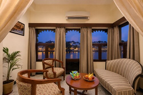 Hotel Sarovar on Lake Pichola