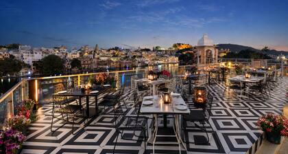 Hotel Sarovar on Lake Pichola