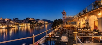 Hotel Sarovar on Lake Pichola