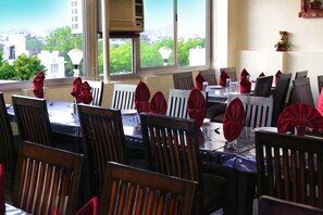 Breakfast, lunch, dinner served; vegetarian cuisine  - Hotel Padmini Palace (Udaipur)