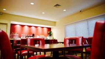 Free daily continental breakfast