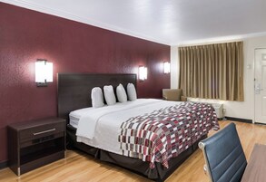 Deluxe Room, 1 King Bed, Accessible (Smoke Free)