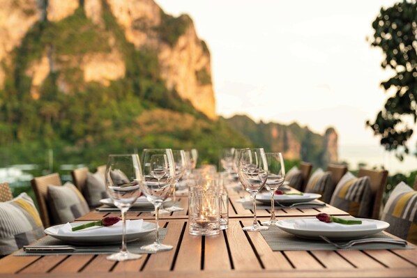 2 bars/lounges, 2 poolside bars - Avani Ao Nang Cliff Krabi Resort (Krabi)