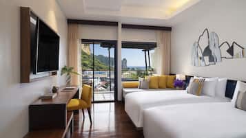 Avani Sea View Room | Minibar, caja de seguridad en la habitación y cortinas blackout