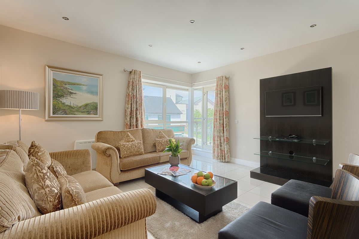 Superior Apartment, 2 Bedrooms (Village View)