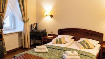 Hypoallergeen beddengoed, een kluis op de kamer, een bureau