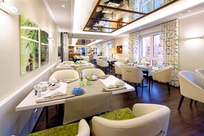 Buffet breakfast on weekends (EUR 14 per person) - CASCADA Rheine by Hackmann (Rheine)