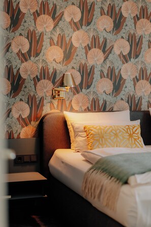 Suite panorámica, 1 cama King size y sofá cama, para no fumadores, vista al río | Ropa de cama hipoalergénica y decoración personalizada 