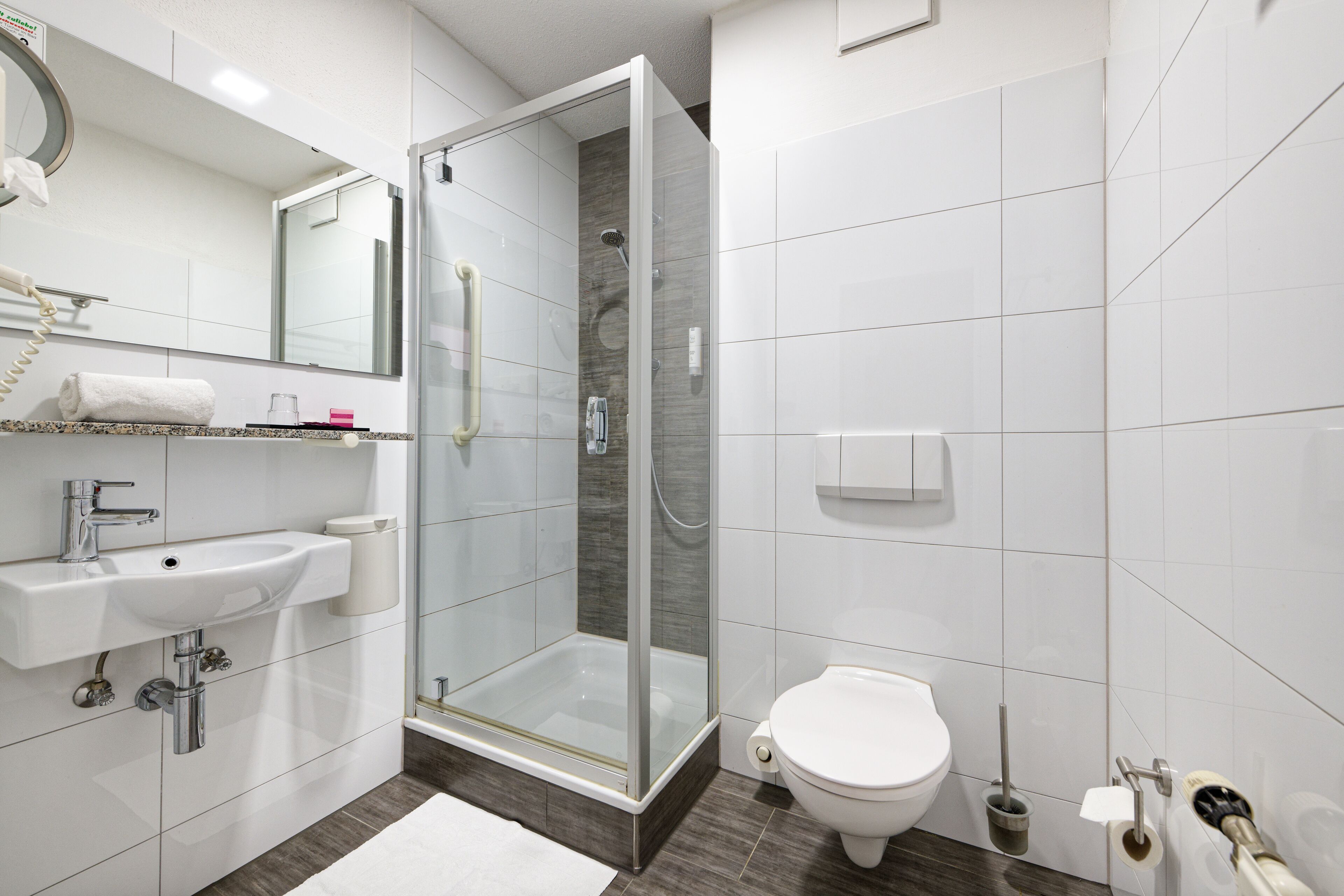 standard double room, non smoking, private bathroom | bathroom | free toiletries, hair dryer, towels