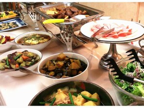 Daily buffet breakfast for a fee
