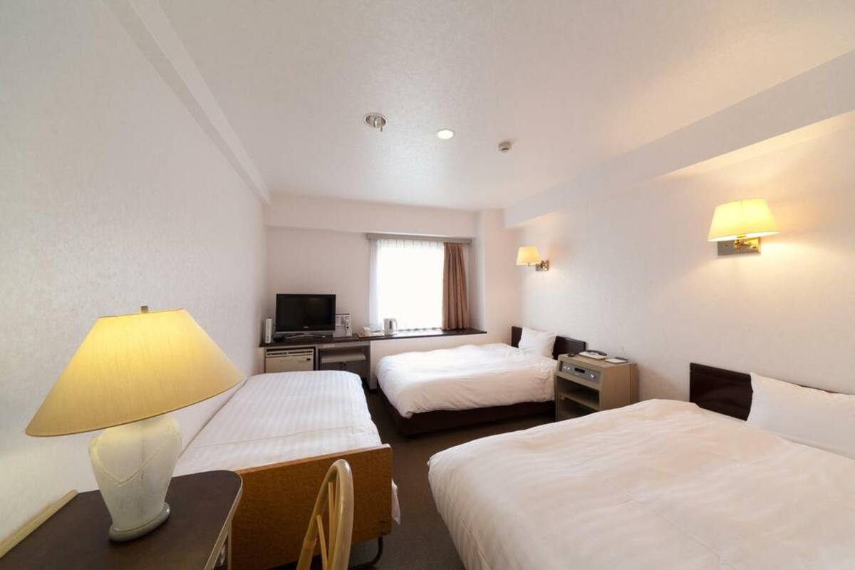 Down duvets, in-room safe, desk, blackout curtains