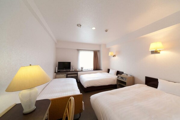 Down duvets, in-room safe, desk, blackout curtains