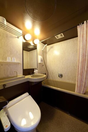 Combined shower/bathtub, free toiletries, hair dryer, bathrobes