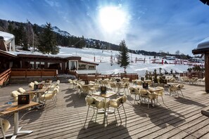S'hi serveixen esmorzars, dinars, sopars i plats de cuina francesa 