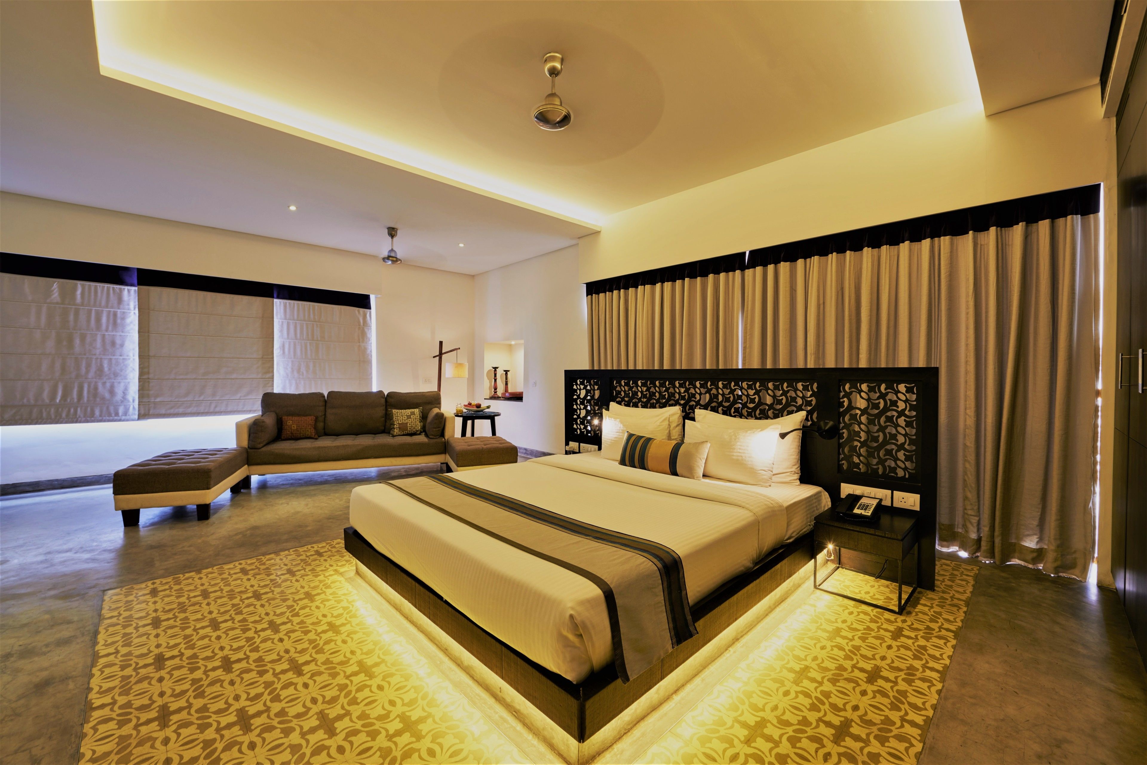 spice suite | minibar, in-room safe, desk, blackout curtains