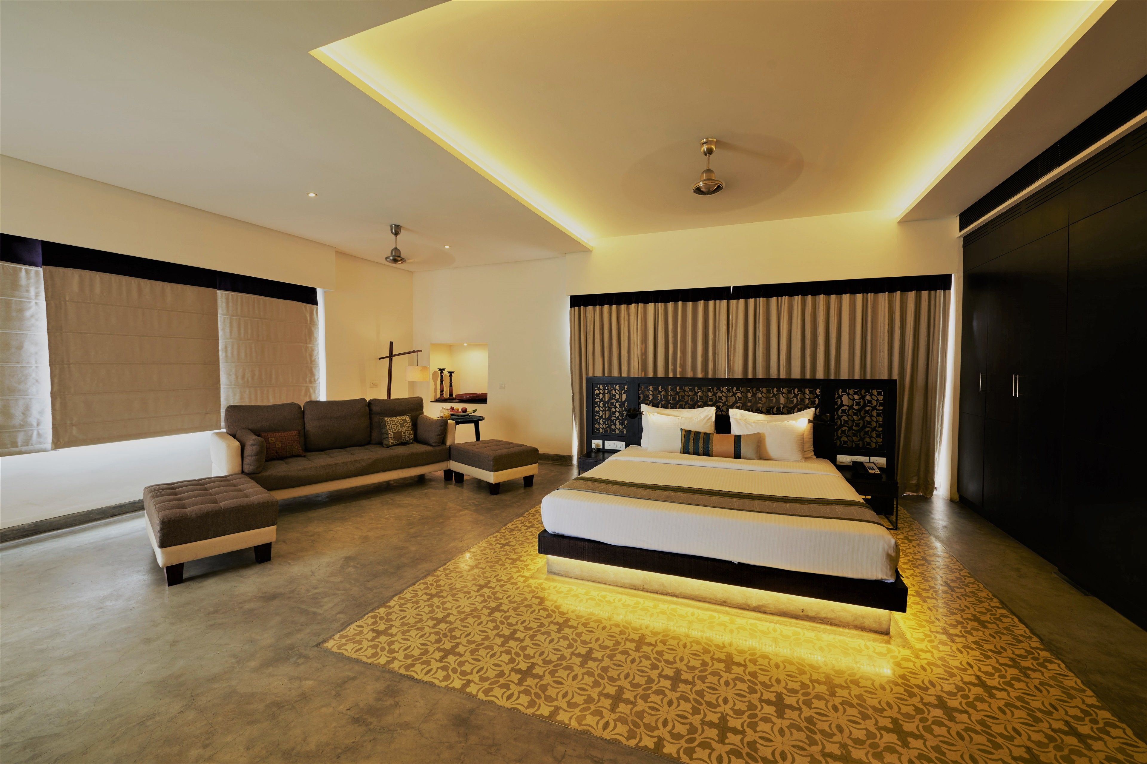 spice suite | minibar, in-room safe, desk, blackout curtains