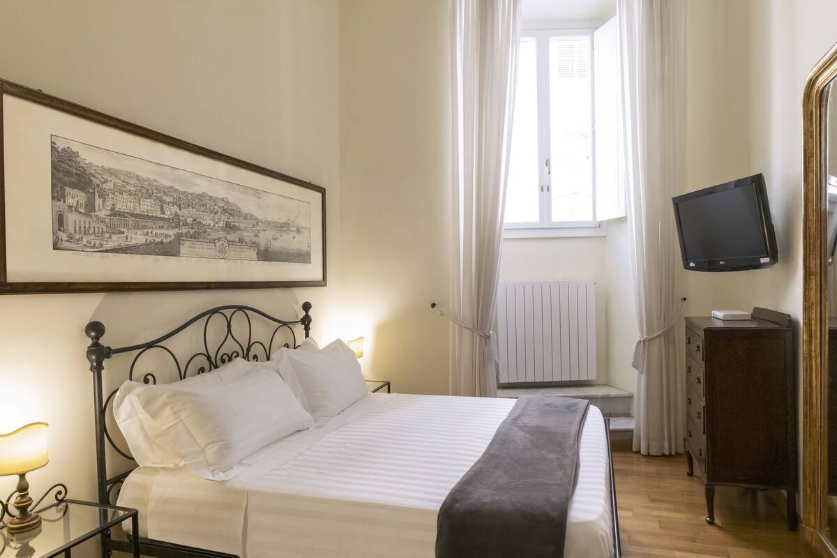 Standard Double Room | In-room safe, desk, laptop workspace, blackout drapes