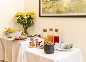 Petit déjeuner en libre-service compris tous les jours
