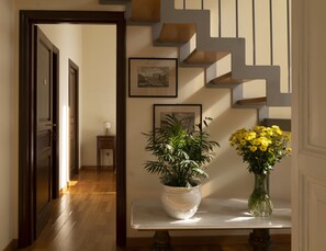 Televisión LED 32 pulgadas con canales de televisión vía satélite