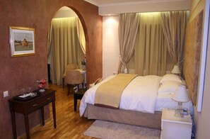 Suite | Egyptian cotton sheets, premium bedding, down comforters - Grand Chalet (Kato Nevrokopi)