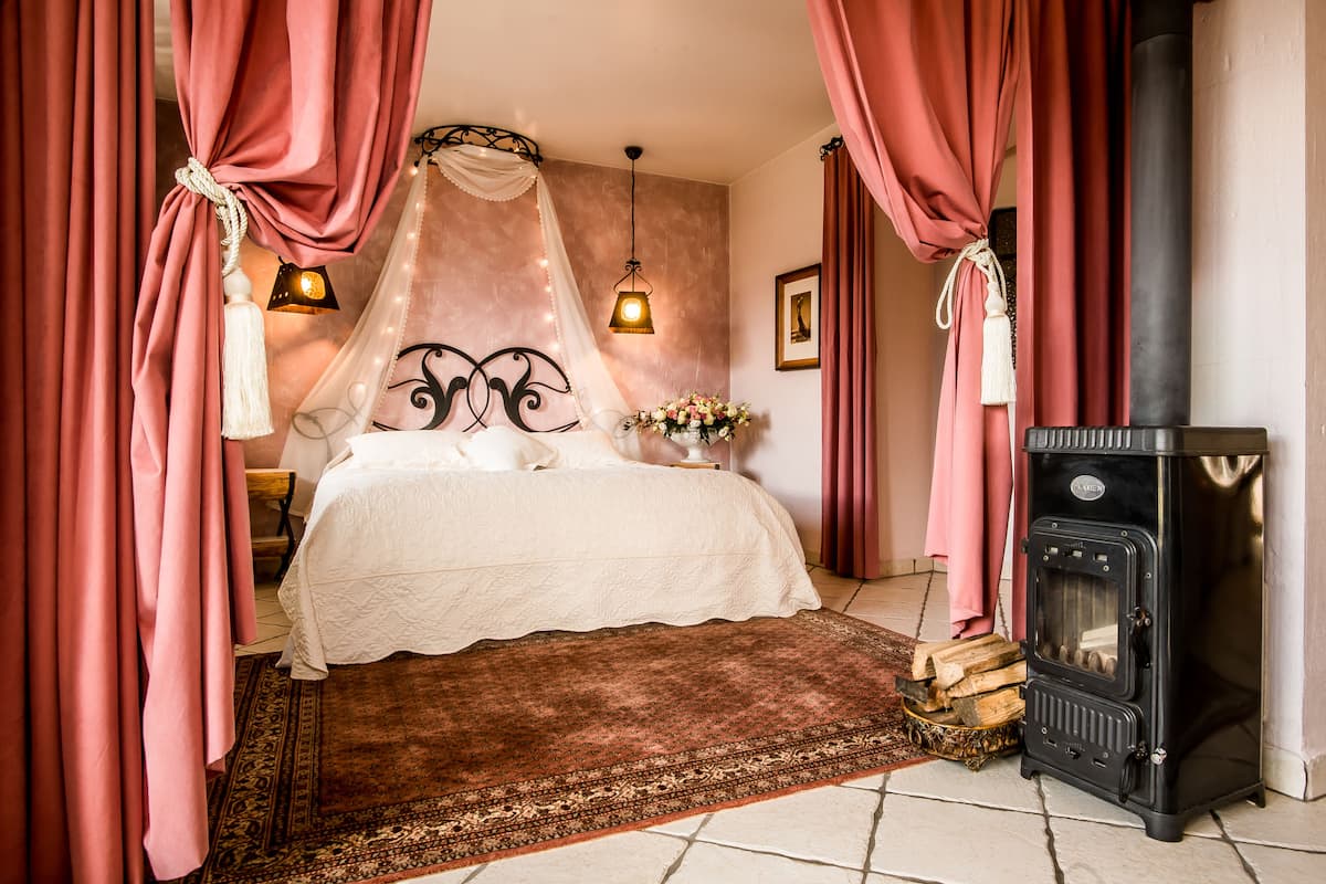 Exclusive Apartment | Hypo-allergenic bedding, iron/ironing board (on request)