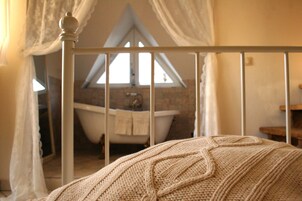 Ropa de cama hipoalergénica, cunas, wifi gratis y ropa de cama 