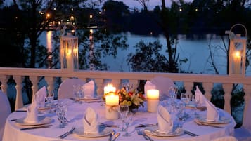 Breakfast, lunch, dinner served; international cuisine, sea views
