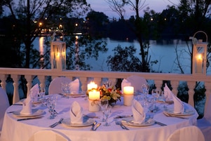 Breakfast, lunch, dinner served; international cuisine, ocean views