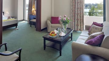 Suite Supérieure | Literie hypoallergénique, couette en duvet d'oie, minibar