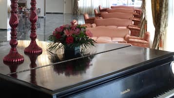 Lobby lounge