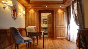 Romantische kamer, 1 twee- of 2 eenpersoonsbedden | Dineren in de kamer