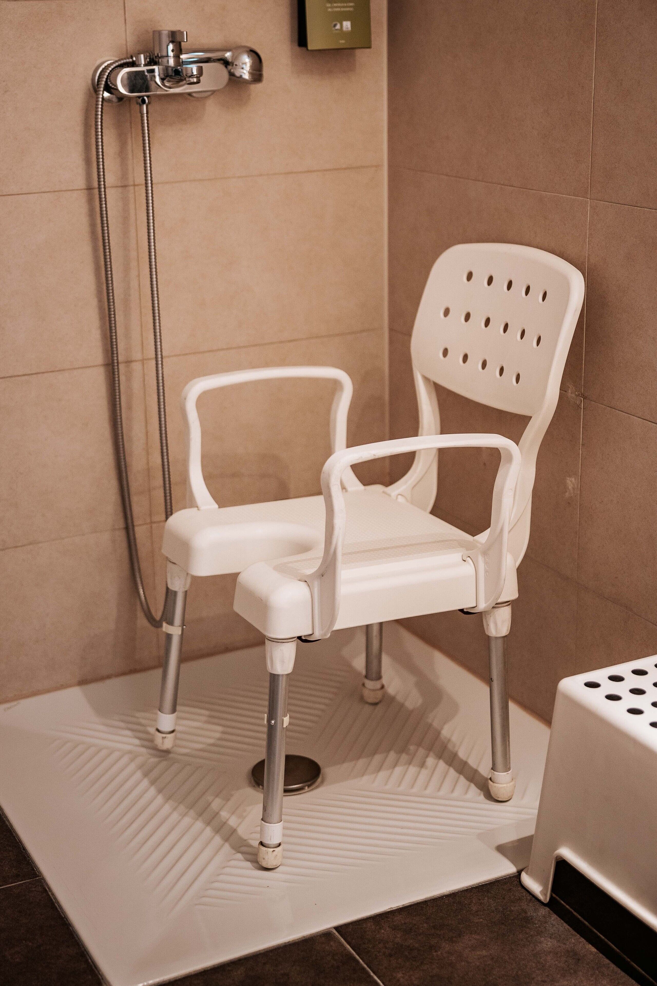 room, accessible | bathroom amenities | designer toiletries, hair dryer, towels